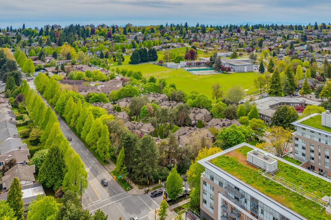 29 Th Ave Bikeway in Vancouver, BC - Building Photo