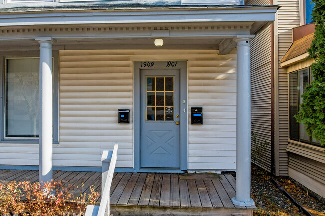 1907 3rd St NE in Minneapolis, MN - Foto de edificio - Building Photo