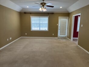 302 Red Oak Ln in Palestine, TX - Building Photo - Building Photo