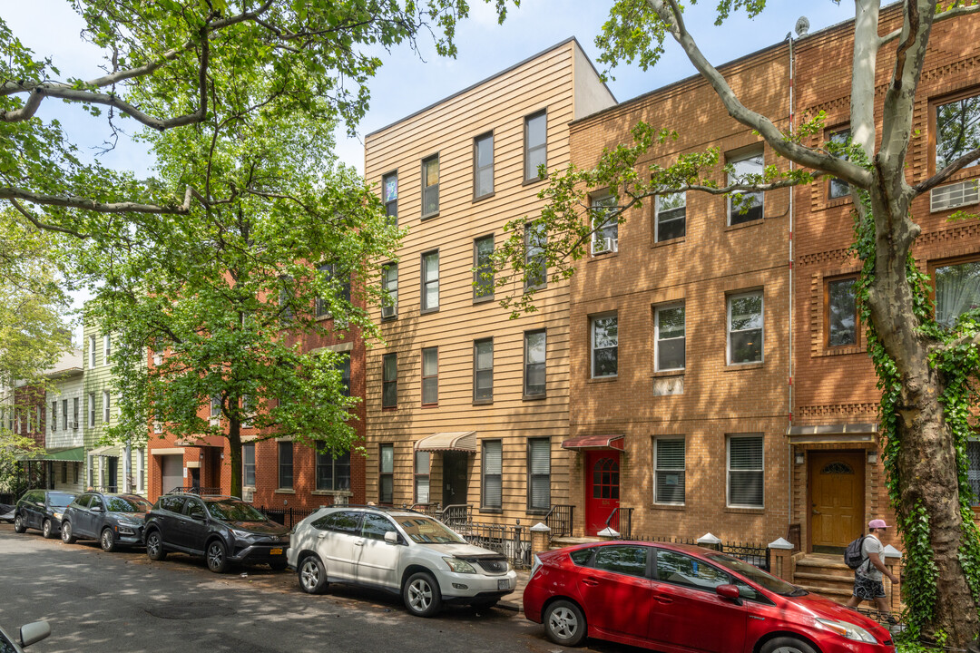 936 Lorimer St in Brooklyn, NY - Building Photo