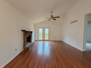 352 Chase Pl in Lexington, KY - Building Photo - Building Photo