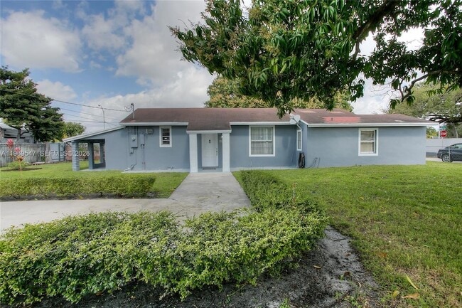 3001 NW 102nd St in Miami, FL - Foto de edificio - Building Photo