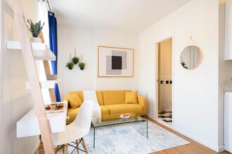 402 E 11th St in New York, NY - Building Photo - Building Photo