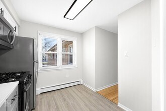 7620 S Coles Chicago, IL 60649 in Chicago, IL - Foto de edificio - Building Photo