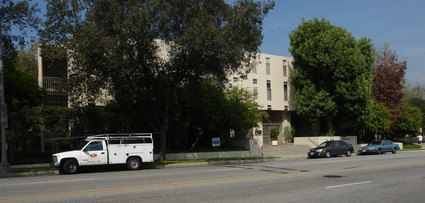 Del Mar Townhouse in Pasadena, CA - Building Photo