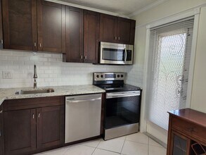 4700 Washington St, Unit 308 in Hollywood, FL - Building Photo - Building Photo