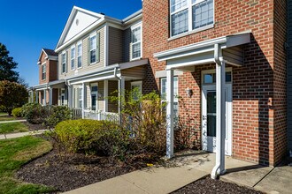 Ventana Hills in Coraopolis, PA - Foto de edificio - Building Photo