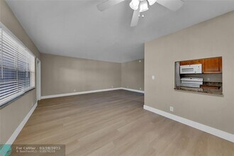 2201 NE 36th St in Lighthouse Point, FL - Foto de edificio - Building Photo