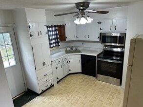 609 E 14th St N in Newton, IA - Building Photo - Building Photo