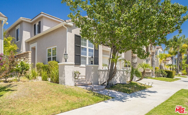 24365 Las Palmas St in Santa Clarita, CA - Building Photo - Building Photo