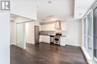 51-1051 E Liberty St in Toronto, ON - Building Photo - Building Photo