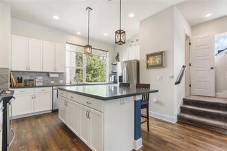 1413 Waterloo Shore Ln in Austin, TX - Foto de edificio - Building Photo