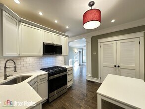 1406 W Cornelia Ave, Unit J07W in Chicago, IL - Building Photo - Building Photo