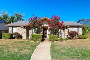 3017 Rockett Dr in Carrollton, TX - Building Photo