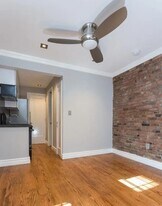 95 Perry St, Unit 12 in New York, NY - Building Photo