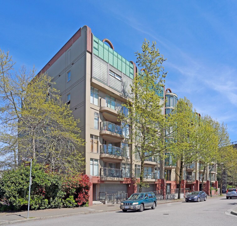 Island Cove in Vancouver, BC - Building Photo