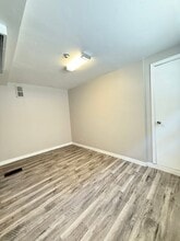 4915 Chicago St in Omaha, NE - Building Photo - Building Photo