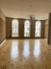 219 E Main St, Unit 200 in Johnson City, TN - Foto de edificio - Building Photo