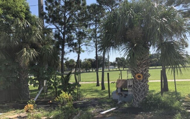 3680 Whiting Dr SE in St. Petersburg, FL - Building Photo - Building Photo