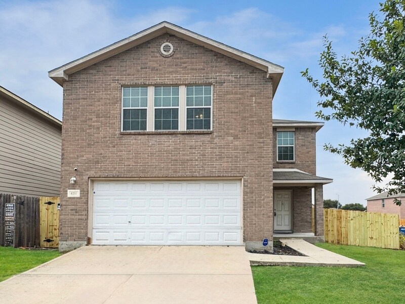 8211 Heights Valley in Converse, TX - Building Photo