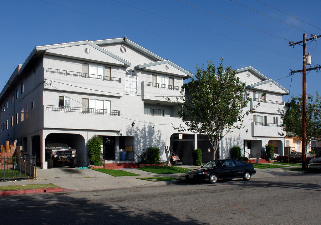 12629 Freeman Ave in Hawthorne, CA - Foto de edificio