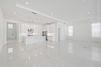 9516 St Germain Dr in Palm Beach Gardens, FL - Building Photo - Building Photo