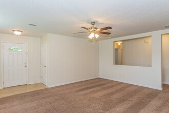 7166 Newman Lake Ct in Jacksonville, FL - Foto de edificio - Building Photo