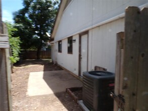 12815 Hymeadow Dr in Austin, TX - Building Photo - Building Photo