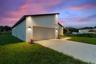 135 Athabasca Dr in Poinciana, FL - Building Photo - Building Photo