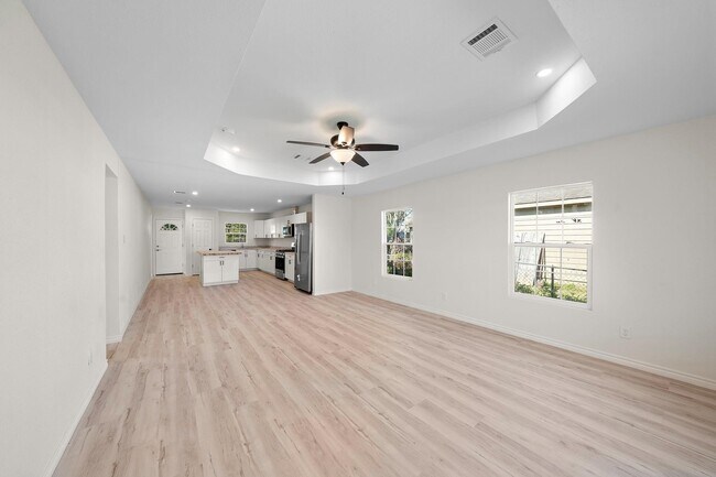 305 E Humble St in Baytown, TX - Building Photo - Building Photo