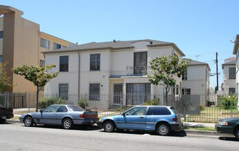 807 S St Andrews Pl in Los Angeles, CA - Foto de edificio - Building Photo