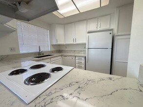 4850 Bella Pacific Row in San Diego, CA - Building Photo - Building Photo
