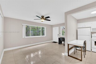 1015 W Las Olas Blvd in Fort Lauderdale, FL - Building Photo
