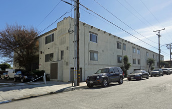 San Blas Apartments in Hawthorne, CA - Foto de edificio - Building Photo