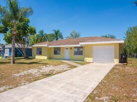 254 SW Bridgeport Dr in Port St. Lucie, FL - Building Photo