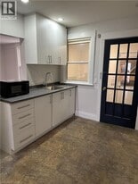 31 McKinstry St in Hamilton, ON - Building Photo