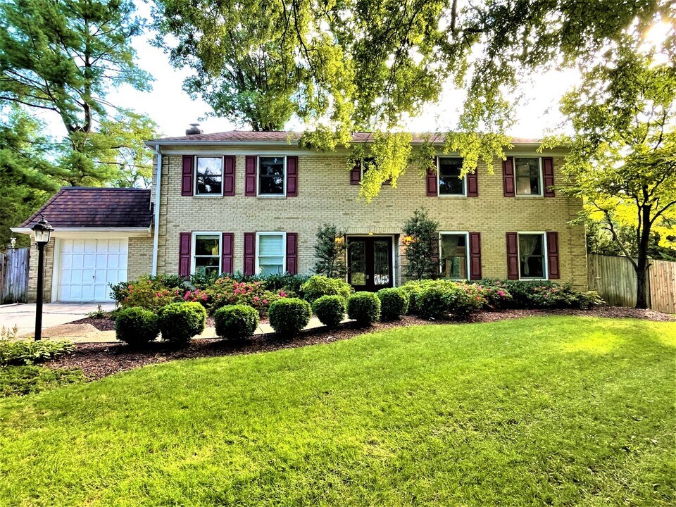 10309 Bells Mill Terrace in Potomac, MD - Building Photo