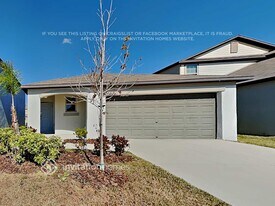 2204 Jungle Dr in Ruskin, FL - Building Photo