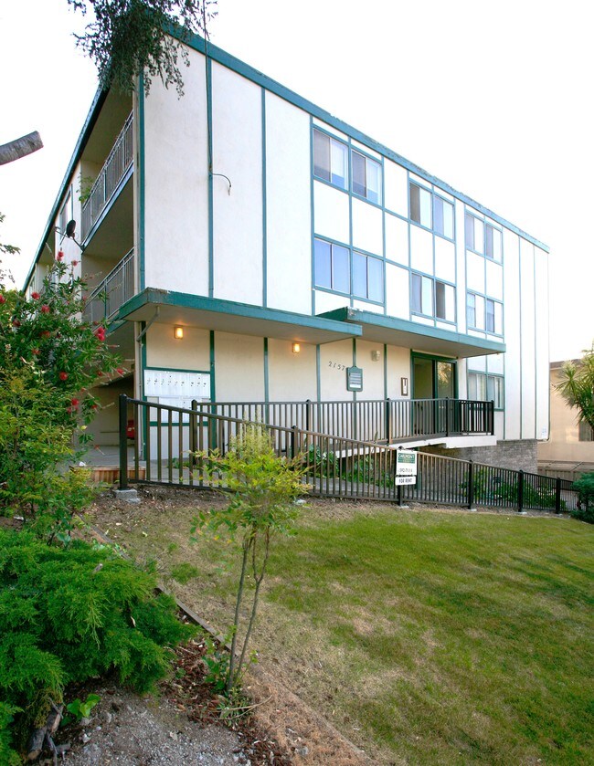 2157 Carlmont Dr in Belmont, CA - Foto de edificio - Building Photo