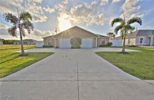 512 Skyline Blvd in Cape Coral, FL - Building Photo