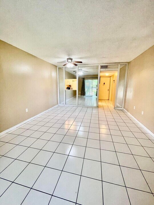 4364 NW 9th Ave in Pompano Beach, FL - Building Photo