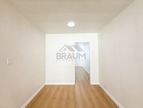 7333 Woodman Ave, Unit 11 in Los Angeles, CA - Building Photo - Building Photo