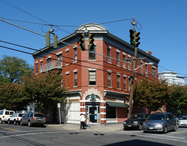 199 Irving Ave in Port Chester, NY - Foto de edificio - Building Photo