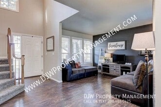 520 N Shady Grove Way in Kuna, ID - Building Photo - Building Photo