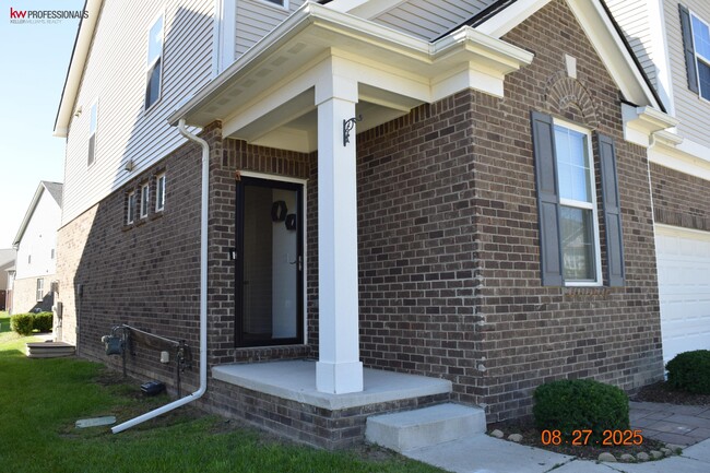 49577 Shoreline Dr in Canton Township, MI - Building Photo - Building Photo
