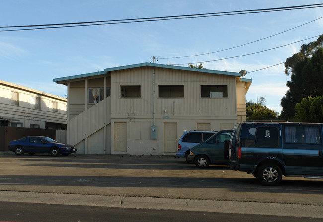 6674 Picasso Rd in Goleta, CA - Foto de edificio - Building Photo