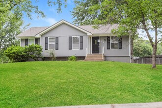 101 SW Victor Dr in Blue Springs, MO - Building Photo - Building Photo