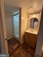 17 Kate Ln in Metuchen, NJ - Building Photo - Building Photo