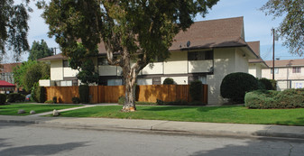 1921 Bobolink Way Apartments