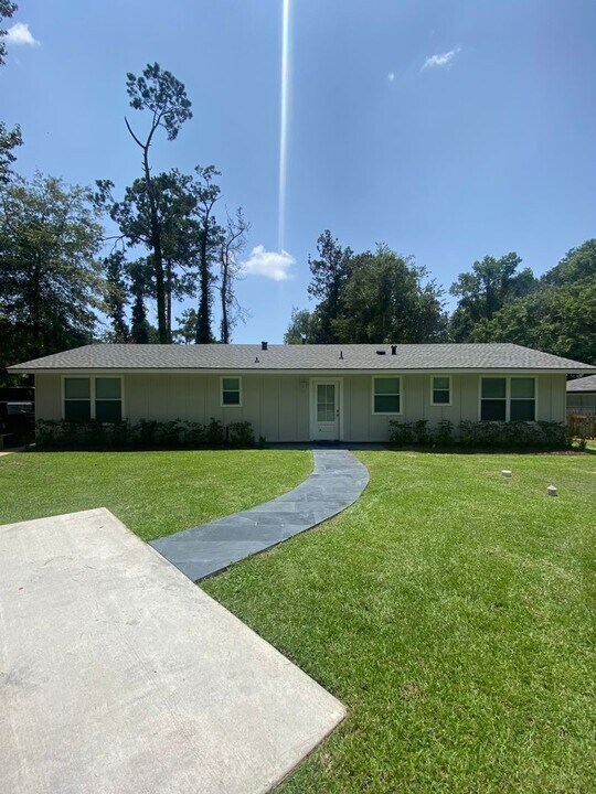7 Holly Dr in Covington, LA - Foto de edificio